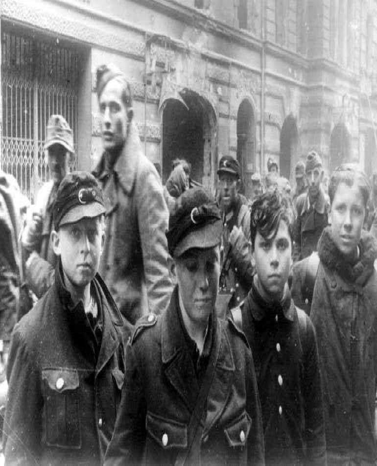 سربازان نوجوان آلمانی مدافع برلین
