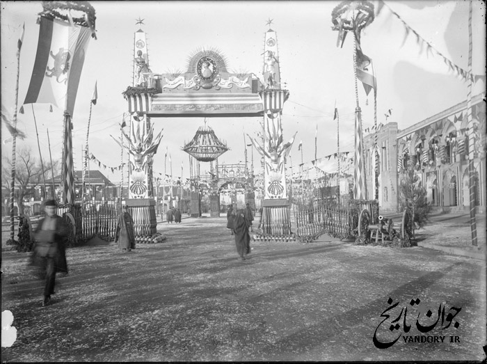 مراسم استقبال از رضاشاه در میدان توپخانه