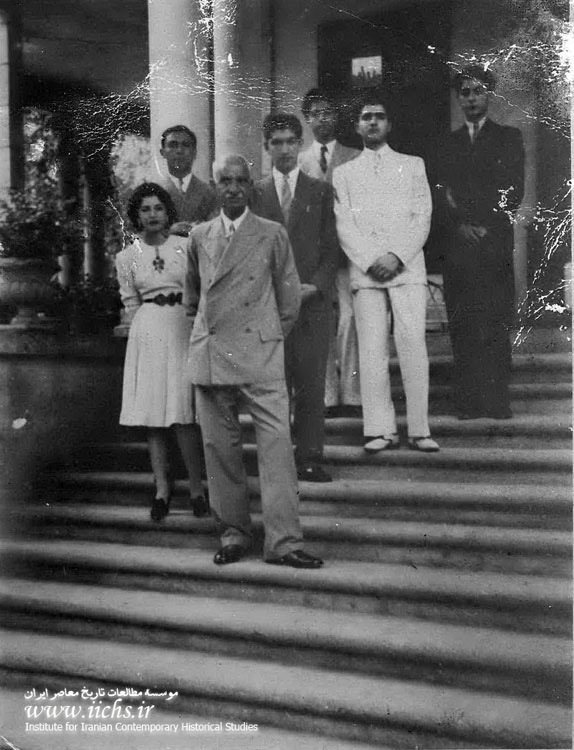 عکس خانوادگی خاندان پهلوی در تبعید