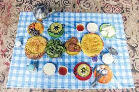در باب آداب غذاخوردن ایرانی ها