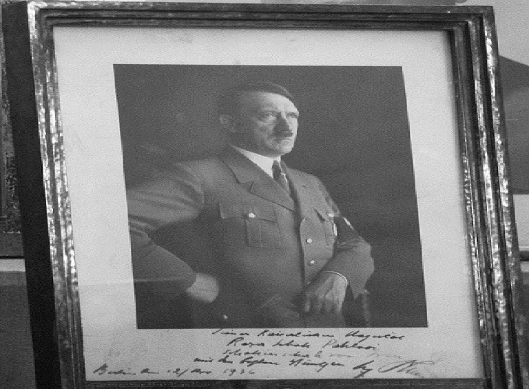 وقتی تاج الملوک به ملاقات هیتلر می رود + عکس