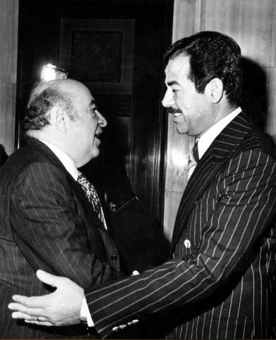 استقبال هویدا از صدام پس از امضای پیمان الجزایر