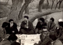 عکس/ بنی صدر درکنار آیت‌الله طالقانی و شهید بهشتی