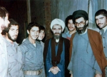 عکس/ آیت الله مشکینی در کنار رهبر معظم انقلاب سال 1358