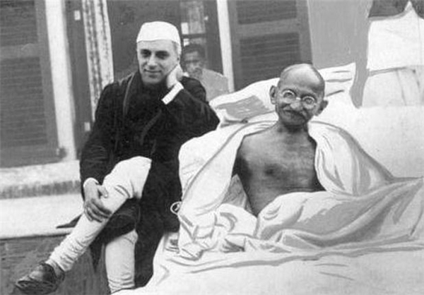 عکس/ جواهر لعل نهرو و گاندی