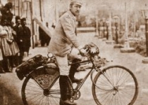 عکس/توریست دوچرخه سوار در تبریز  سال 1894