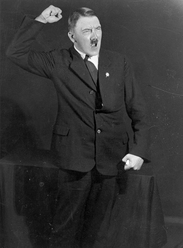 عکس/ تمرین سخنرانی هیتلر