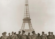 عکس یادگاری هیتلر و یارانش در پاریس