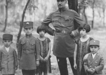 عکس یادگاری یک دیکتاتور با فرزندان