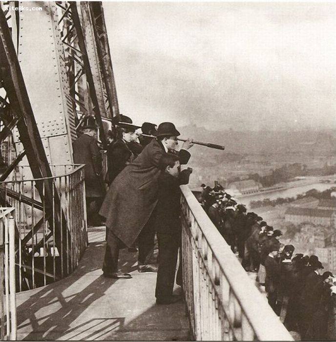عکس/تماشای پاریس از فراز برج ایفل در قدیم