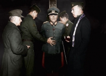 تیرباران "آنتوان دوستلر" از رهبران نازی پس از تسلیم آلمان. 1945