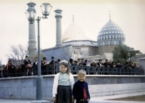 دو کودک آمریکایی در سال 1963 میلادی در اصفهان