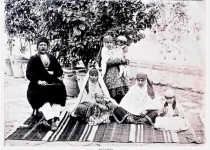 عکس/خانواده ایرانی 100 سال پیش