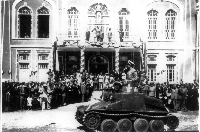 عکس قدیمی از رژه ارتش در ارومیه
