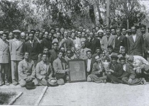 اعضای فرقه دموکرات آذربایجان به همراه عکس استالین