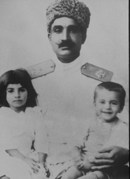 دیکتاتور پهلوی و فرزندانش/عکس