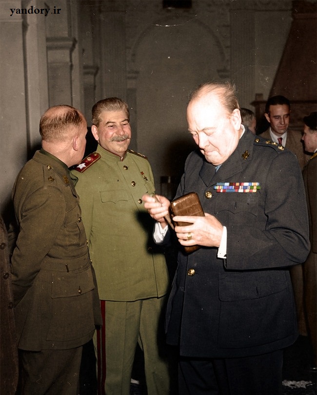 چرچیل و استالین در جریان کنفرانس "یالتا". سال 1945