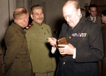 چرچیل و استالین در جریان کنفرانس "یالتا". سال 1945