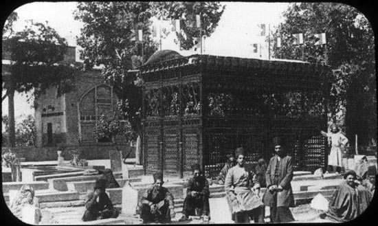 تصویری قدیمی از مقبره حافظ در قرن پیش