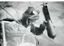 بمباران‎دستی خلبان انگلیسی/عکس