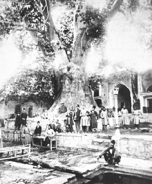 تصویری قدیمی از حیاط امامزاده صالح