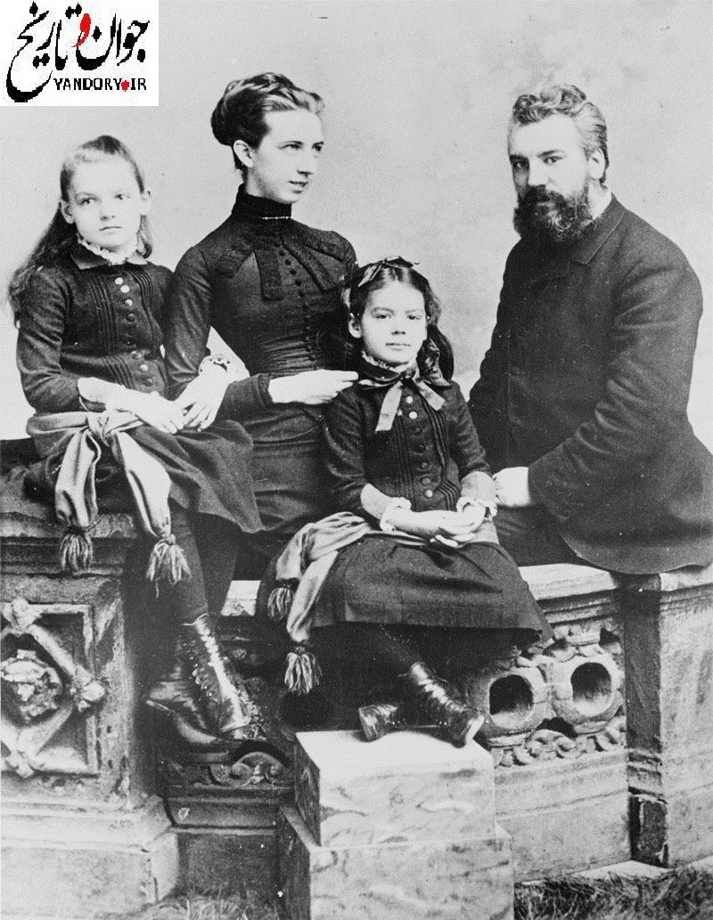 مخترع تلفن در کنار خانواده اش+عکس
