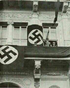 عکس/ هیتلر روی بالکن هتل کوبورگ