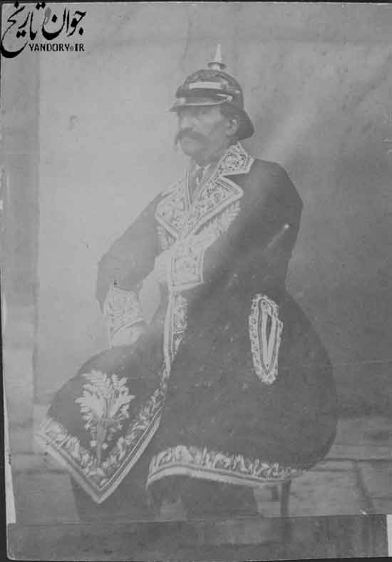 ناصرالدین شاه با لباس نظامی اتریشی/عکس