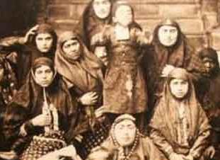 چند تن از زنان و خدمه دربار ناصرالدین شاه قاجار
