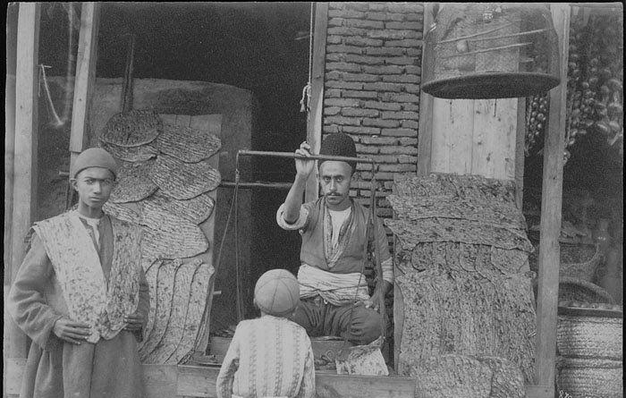 نانوایی سنگکی و بربری در تهران 120 سال پیش