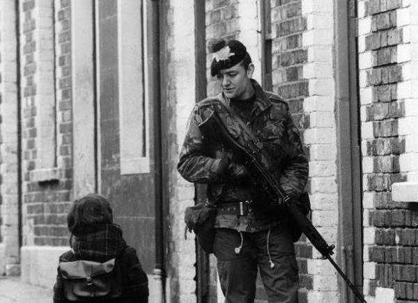 سرباز انگلیسی و کودک متعجب/1981