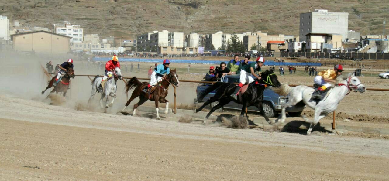 رسم مسابقات اسب دوانی در ایران عصر قاجار