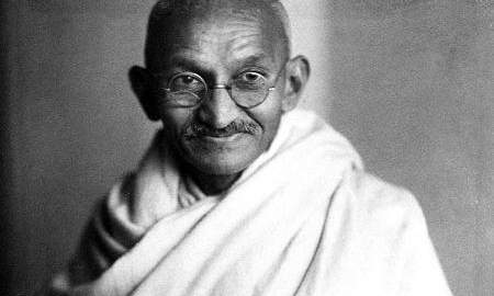 سیاست خشونت پرهیزی آموزه ای از گاندی