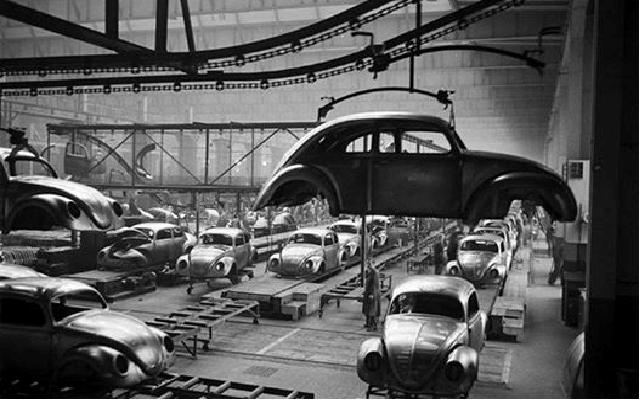 تصویری جالب از کارخانه فولکس واگن در سال 1951