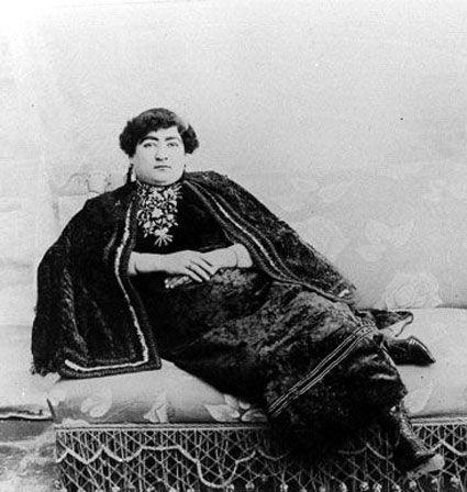 زنان قاجار در پوششهای مختلف