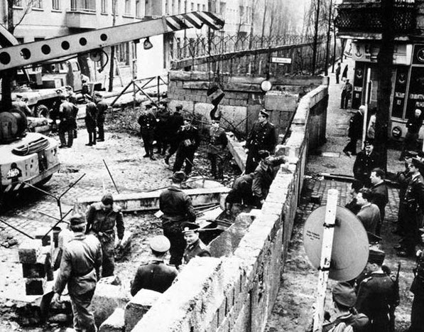 عکس/بنا شدن دیوار برلین. ۱۹۶۱