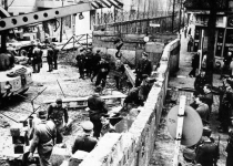 عکس/بنا شدن دیوار برلین. ۱۹۶۱