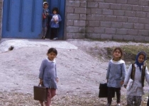 عکس/ کودکان در حال رفتن به مدرسه