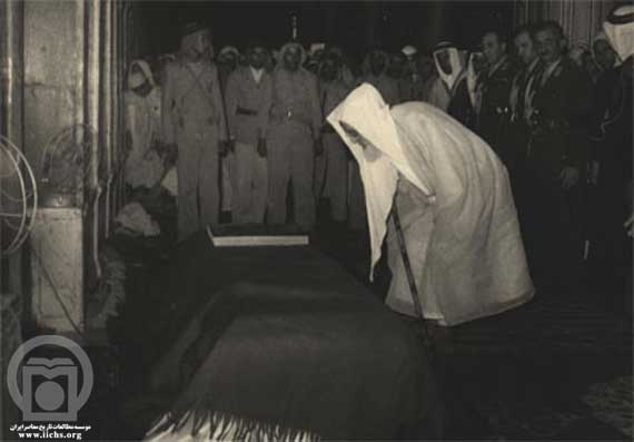 عکس/ جنازه رضاشاه پهلوی در مسجدالنبی