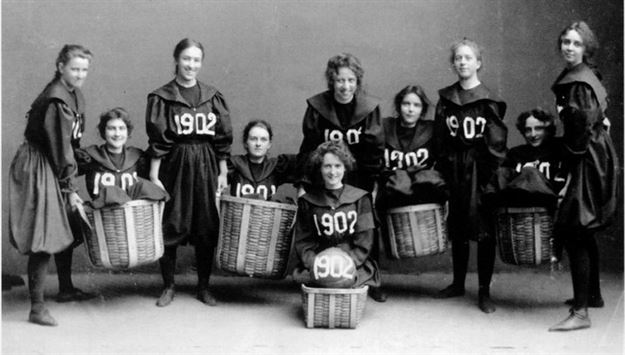 عکس/اولین تیم بسکتبال زنان جهان در آمریکا (1902)