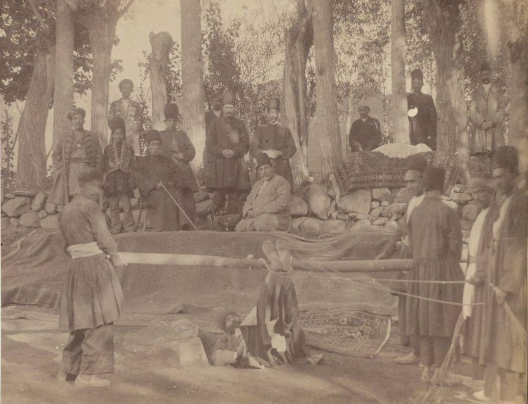 عکس/فلک بستن در زمان قاجار