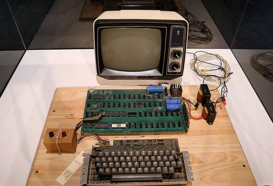 اولین کامپیوتر ساخت استیو جابز/تصاویر